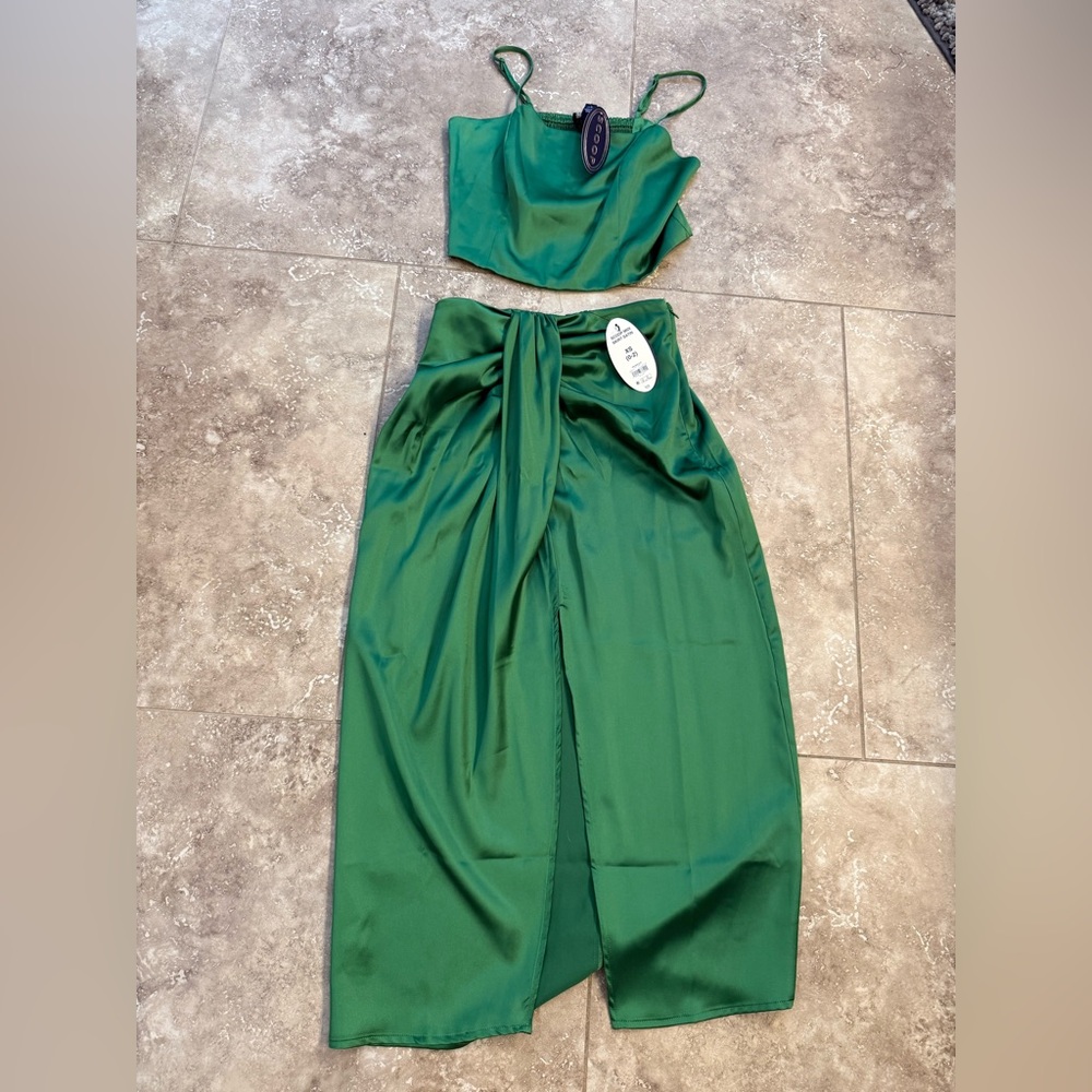 Scoop Elegant Green Two-Piece Satin Set